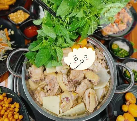 Hình ảnh Lẩu Gà Lá É Size Vừa - Chicken hotpot medium size