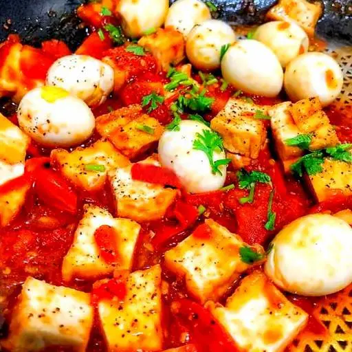 Hình ảnh Cơm đậu hũ trứng cút - thịt kho cải chua