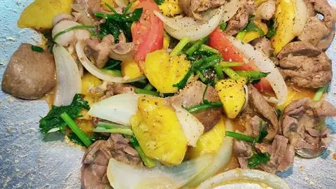 Hình ảnh Cơm lòng gà xào chua ngọt.
