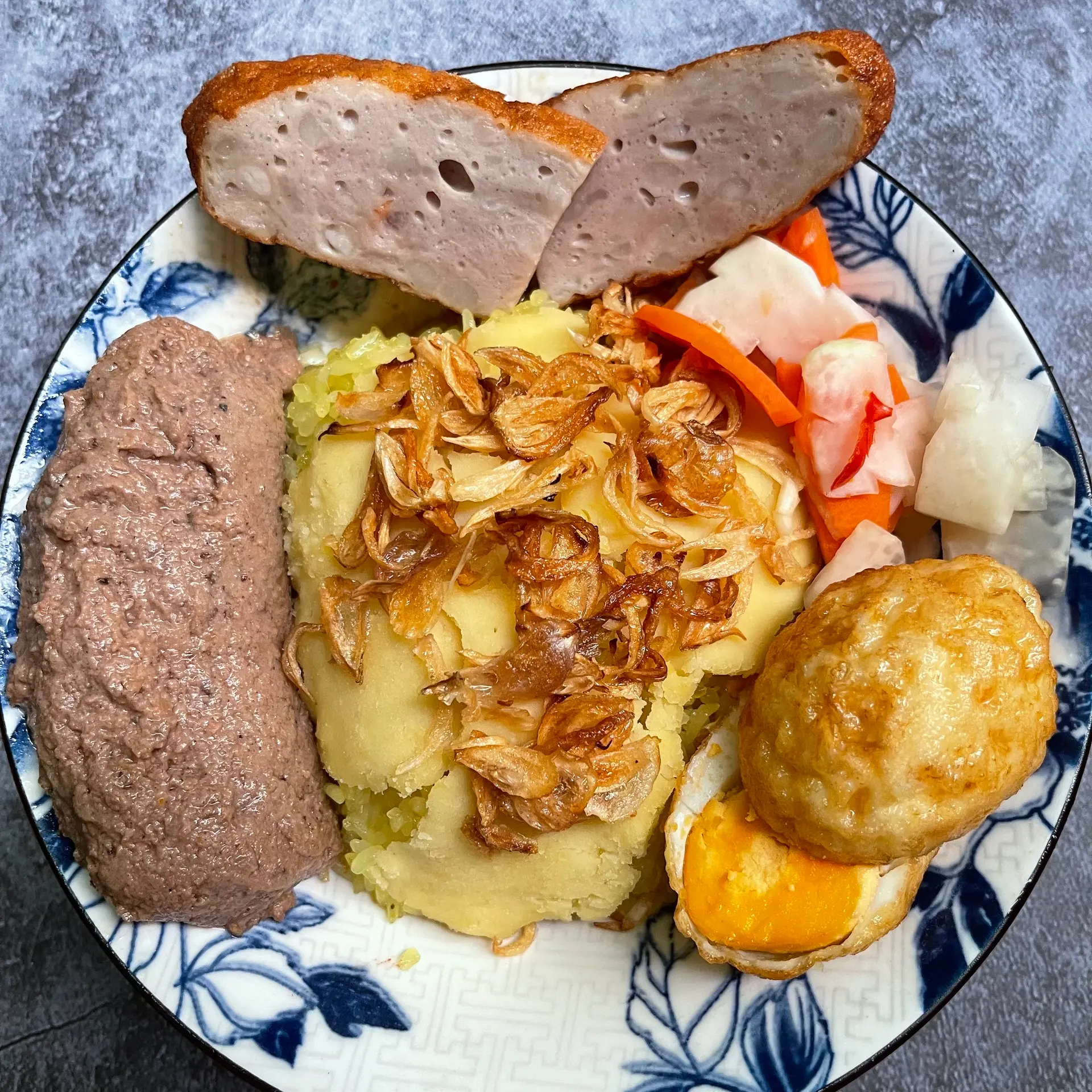 Hình ảnh Xôi xéo Pate + Chả mỡ + Trứng kho