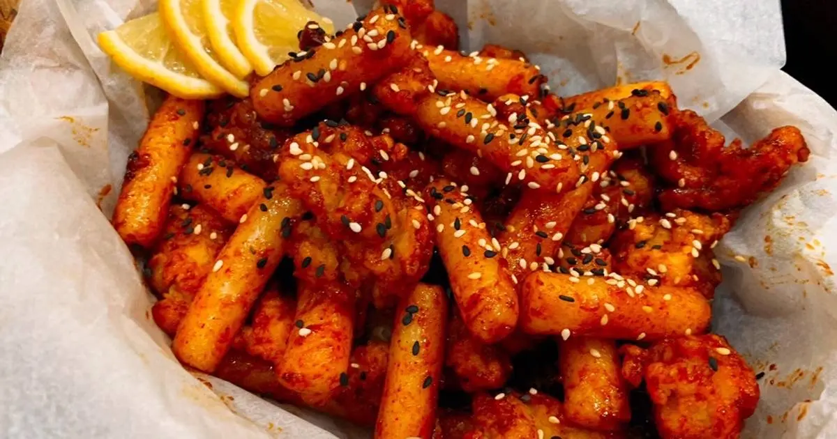 Hình ảnh Gà Chiên + Tokbokki Sốt Cay Hàn Quốc