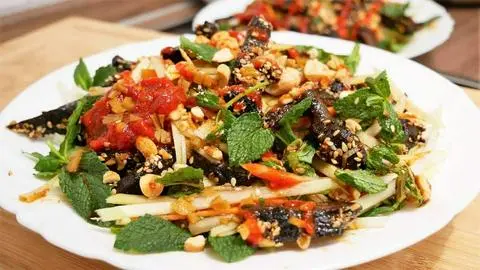 Hình ảnh Gỏi đu đủ khô bò đen
