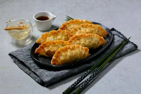 Hình ảnh Bánh xếp chiên (combo 3 cái)