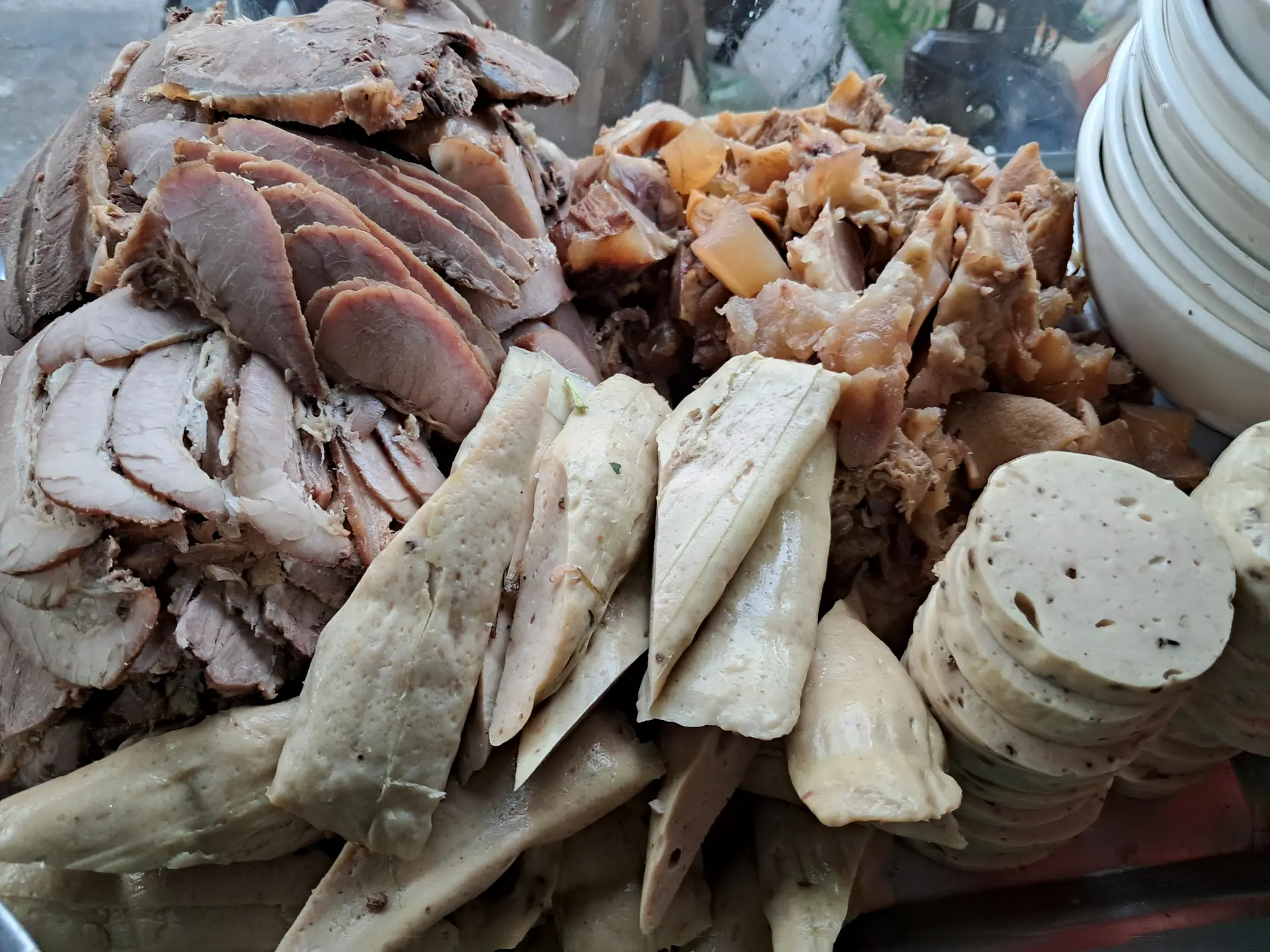 Hình ảnh bún bò thịt chả gân