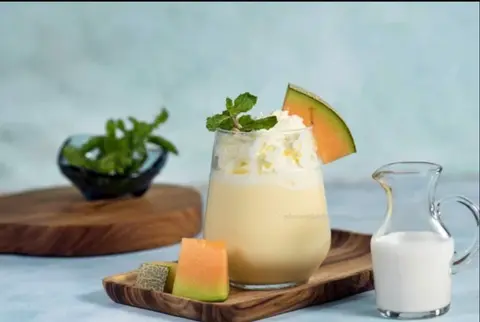 Hình ảnh YOGURT SHAKE DƯA LƯỚI