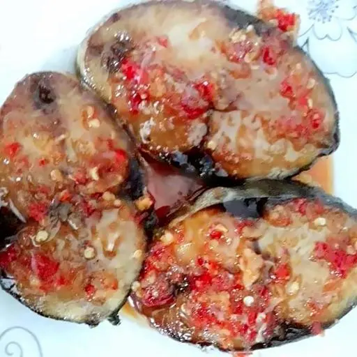 Hình ảnh Cơm cá ngừ chiên mắm - thịt kho dưa cải