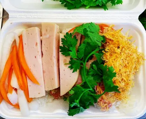 Hình ảnh Xôi Thịt Chả Đặc Biệt
