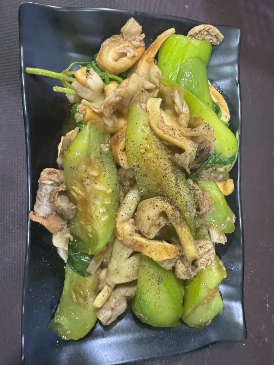 Hình ảnh Dồi trường (gà) xào nấm mướp