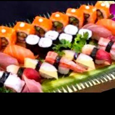 Hình ảnh COMBO DINH DƯỠNG- Cuộn da cá hồi trứng tôm, cuộn thanh cua, 2  cá hồi, 2 cá ngừ, 2 bạch tuộc Nhật, 2