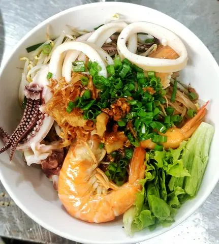 Hình ảnh Nui thập cẩm tôm mực