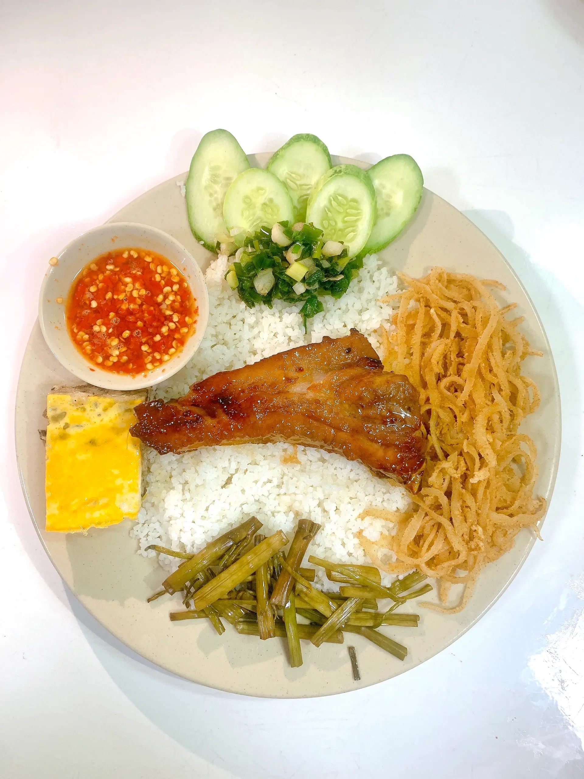 Hình ảnh Cơm Tấm Sườn Que Bì Chả