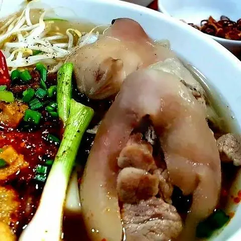 Hình ảnh Bánh canh giò heo - thịt băm