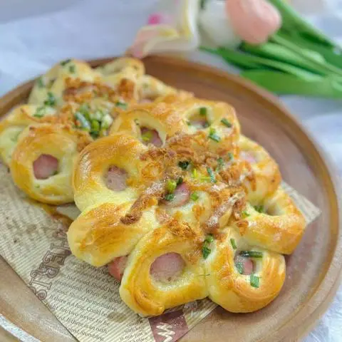 Hình ảnh Bánh Mặn Xúc Xích