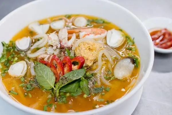 Hình ảnh Bánh Canh Thịt Nạc Trứng Cút