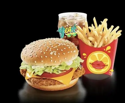 Hình ảnh Hamburger Tôm phomai trứng- Khoai Tây - Pepsi 