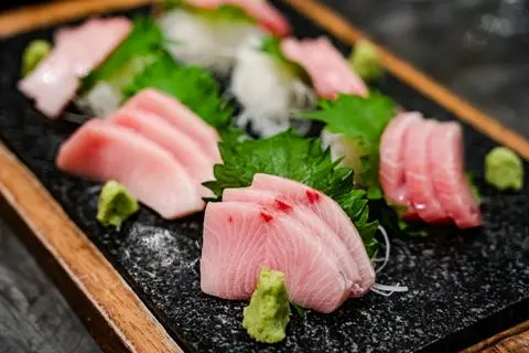 Hình ảnh sushi cá hamachi 