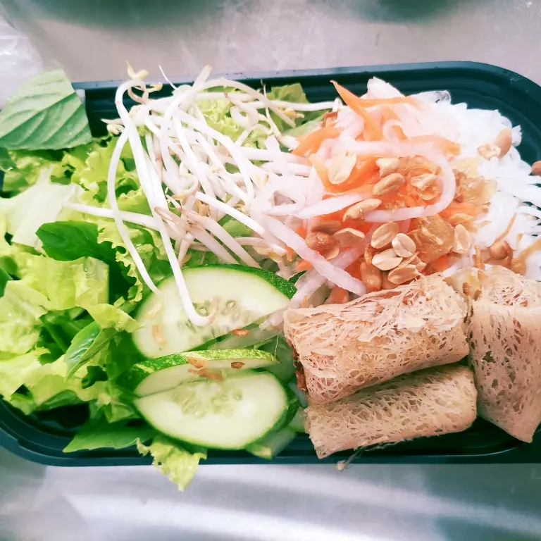 Hình ảnh bún chả giò 