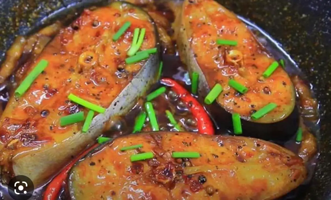 Hình ảnh Cơm cá basa kho keo