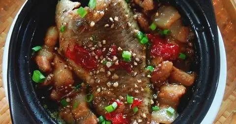 Hình ảnh Cơm cá Rô kho tộ