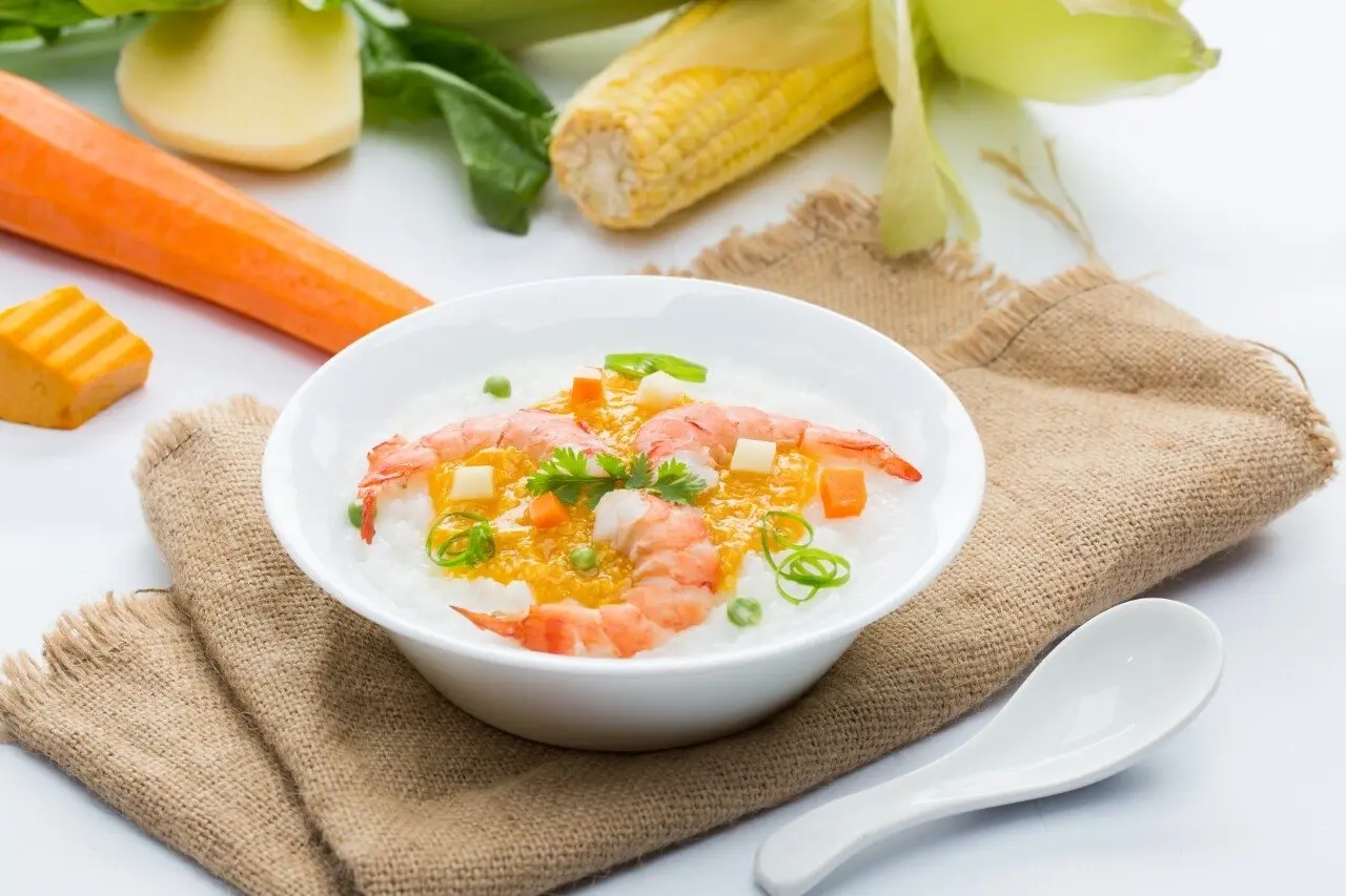 Hình ảnh Cháo tôm sốt cà rốt nhỏ