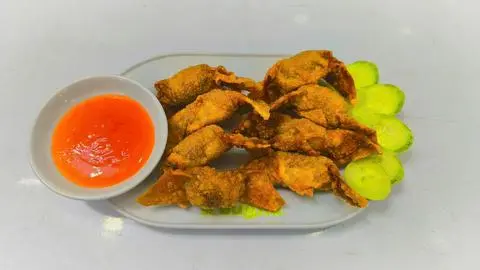 Hình ảnh Combo: Hoành Thánh Chiên + Trứng Cút Chiên
