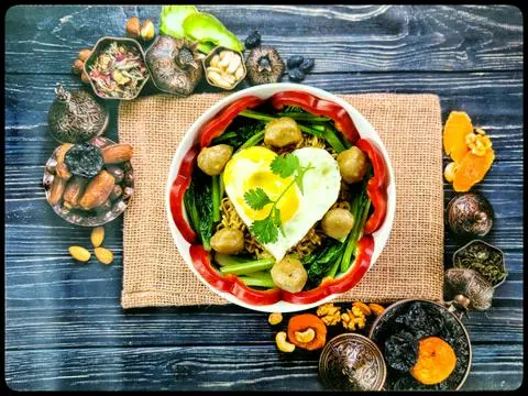 Hình ảnh mì trộn xiên que tóp mỡ + trứng