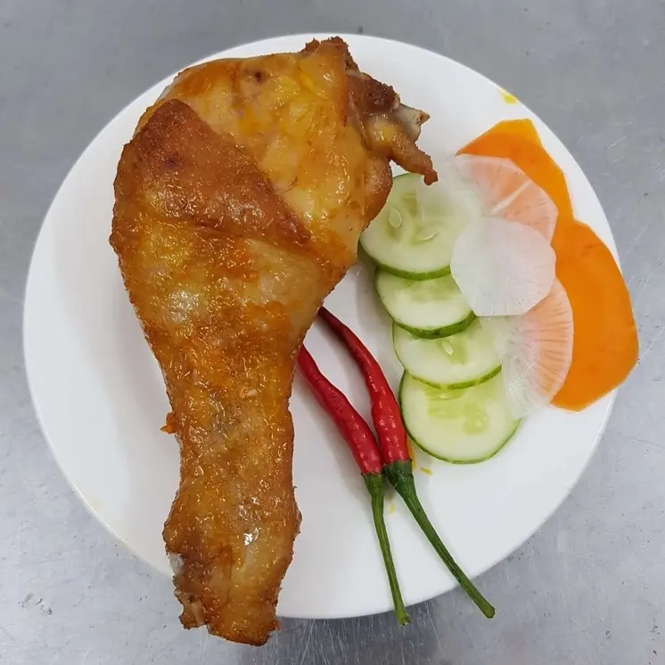 Hình ảnh Mì Trộn Đùi Gà Chiên Giòn