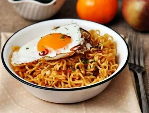 Hình ảnh Mì Trộn Indomie + Trứng