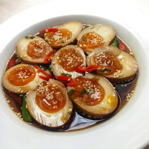 Hình ảnh Trứng gà lòng đào ngâm tương hũ 8 trứng (ăn chay)