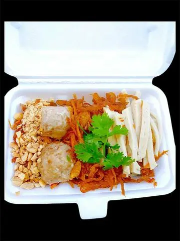 Hình ảnh Xôi 2 viên Xíu Mại + Chả Lụa + Xá Bấu Rim