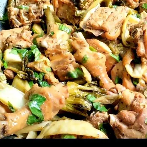 Hình ảnh Cơm đùi gà luộc - măng xào thịt