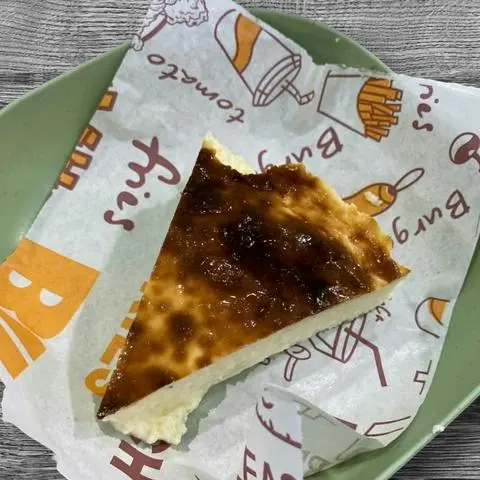 Hình ảnh Burnt Cheese Cake - Durian (Sầu riêng) 