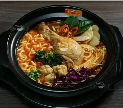 Hình ảnh Mì kim chi đùi gà