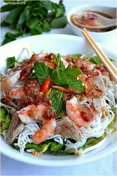 Hình ảnh Bún mắm nêm tôm thịt luộc