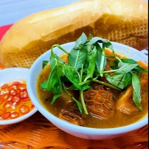 Hình ảnh phá lấu chén lớn+ bánh mì 
