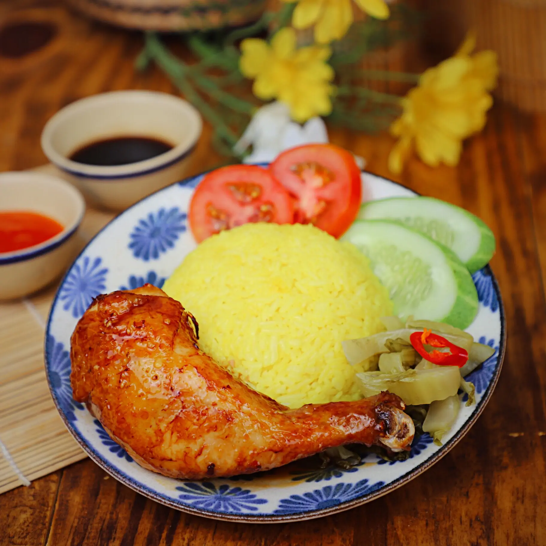 Hình ảnh Cơm Gà Xốt Me (Đùi Tỏi/Má Đùi)