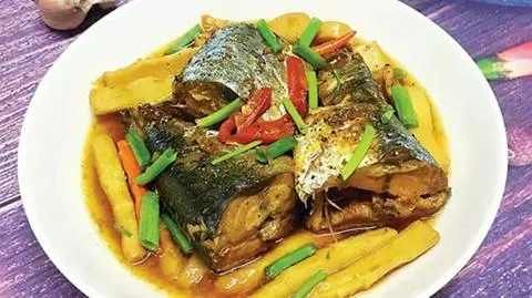 Hình ảnh Cơm cá biển kho măng