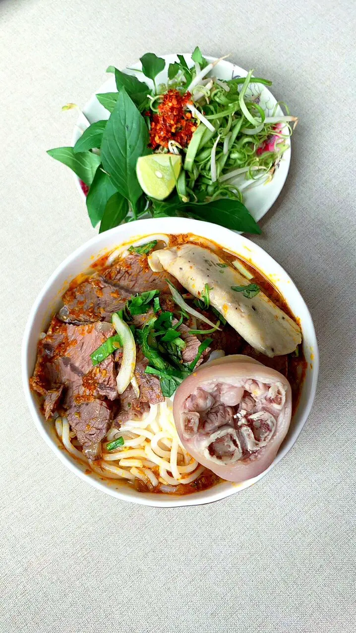 Hình ảnh Bún bò đặc biệt