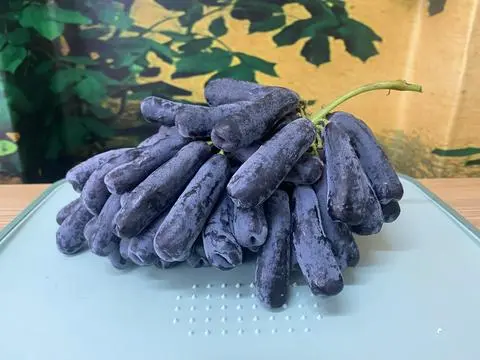Hình ảnh Nho Đen Ngón Tay Úc -  500gr