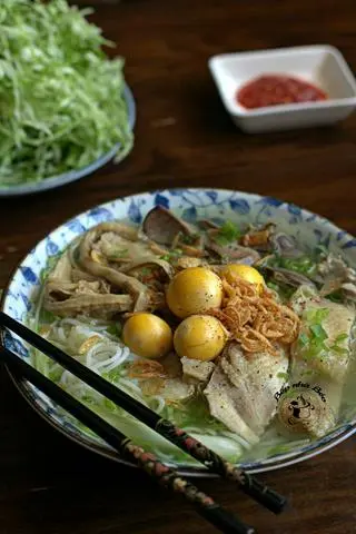 Hình ảnh bún gà lòng trứng non