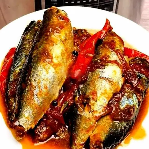 Hình ảnh Cơm cá nục - dua cai kho thịt 