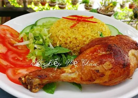Hình ảnh Cơm chiên đùi gà mắm tỏi 