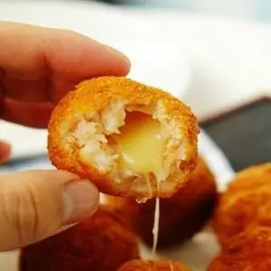 Hình ảnh Cá Viên Chiên Nhân Phô Mai - 4 Viên