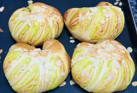 Hình ảnh Bánh mỳ lá dứa