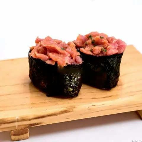 Hình ảnh Spicy tuna gunkan