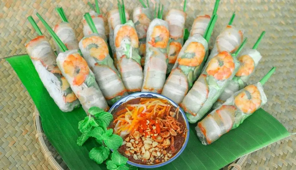 Hình ảnh Gỏi cuốn chấm mắm niêm