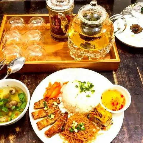 Hình ảnh Cơm sườn bì chả