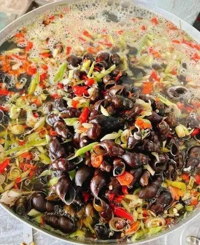 Hình ảnh Ốc Hút Đá Xào Sả Ớt Miền Trung Phần Nhỏ 