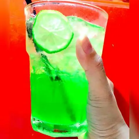 Hình ảnh Trà táo xanh bạc hà 700ml