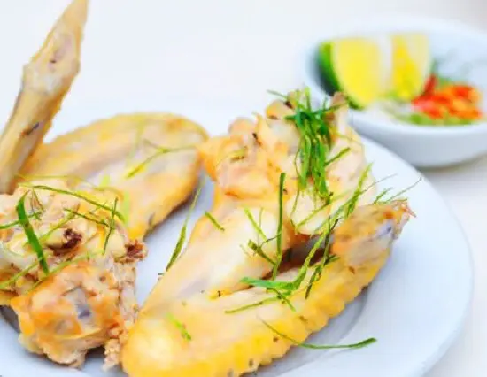 Hình ảnh Cơm cánh gà chặt